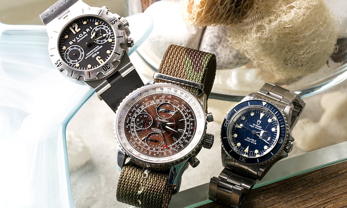 中央にあるブライトリングの腕時計は、藤田氏の父の形見。