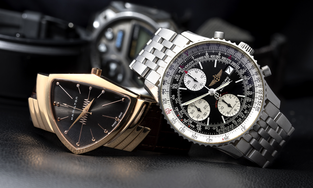 左・衝動買いしたハミルトンの腕時計。右・自分へのご褒美に天賞堂で購入したブライトリングの腕時計。