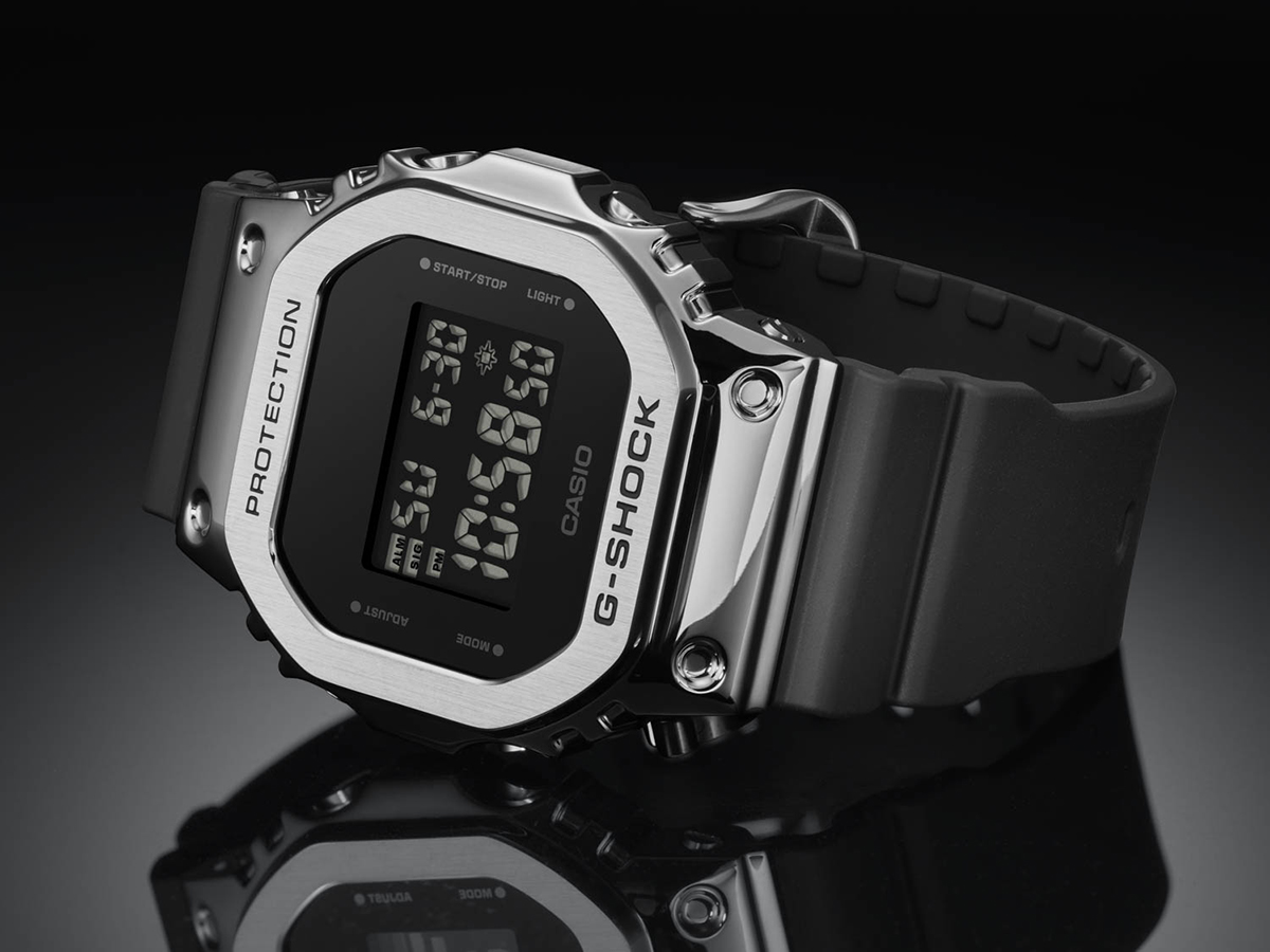 メタル素材を採用して高い質感を実現した新しい角型G-SHOCK