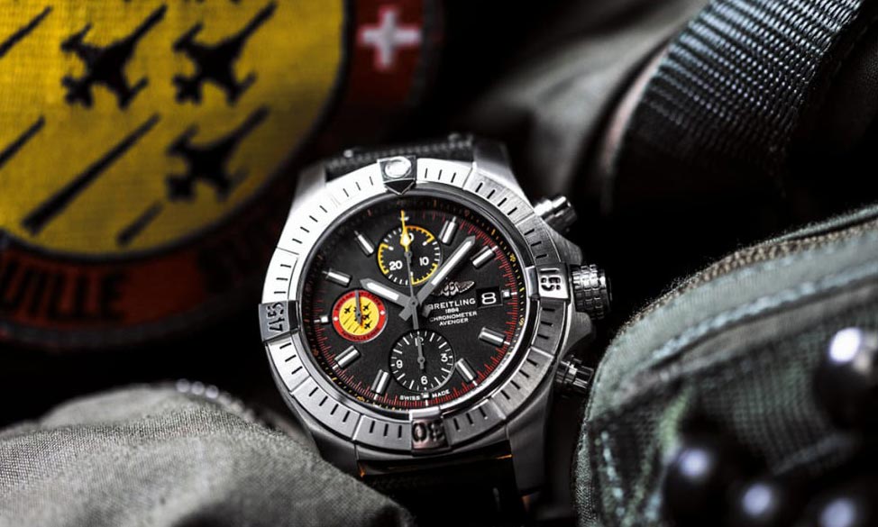 スイスエアフォースチームの創立55周年を記念した、ブライトリングの