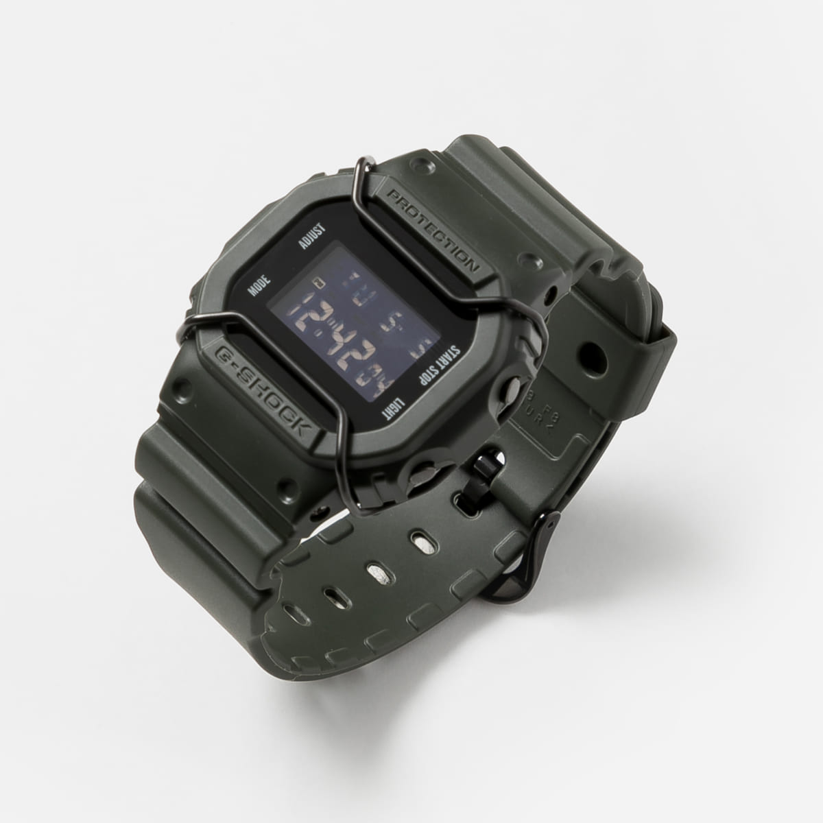 プロテクター付き角型g Shockをミリタリー調に アーバンリサーチでネクサスセブン別注モデルを発売 Watchnavi Salon