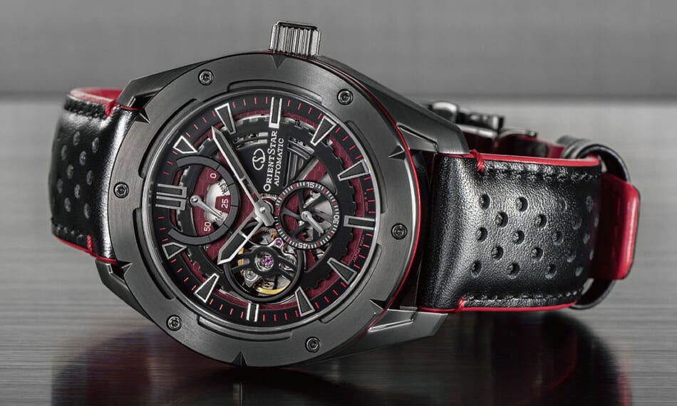 スケルトンダイアル×鮮烈レッドで魅せる「オリエントスター」のアヴァンギャルドな新作ウオッチ WATCHNAVI Salon
