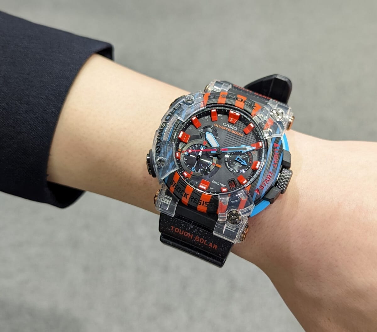 試着レビュー付き【G-SHOCK】ヤドクガエルの個性的なカラーを纏う限定 