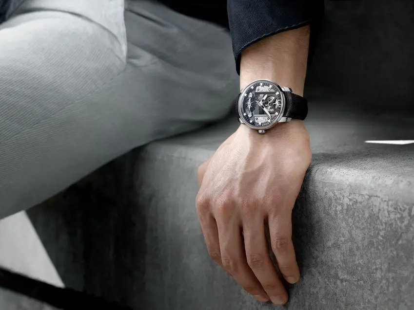 宇宙の神秘が文字盤に宿るギベオン隕石を用いたスケルトンウオッチが新