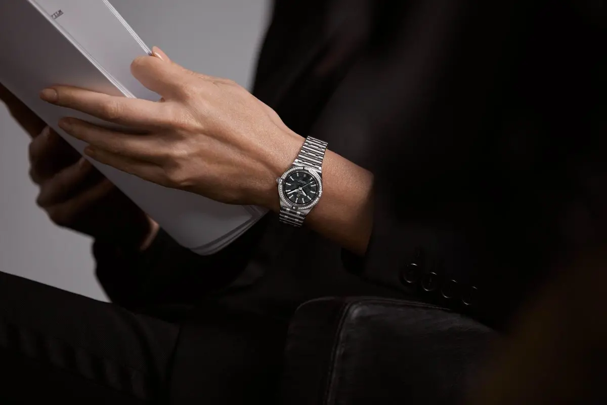 ブラック マザー オブ パールやダイヤモンドをセットした限定50本の