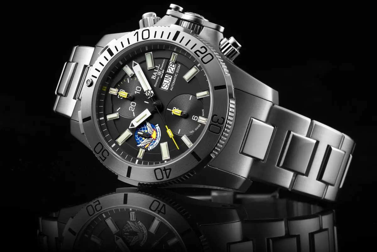 ブルーインパルス 航空自衛隊創設70周年を記念するクロノグラフが登場。ブルー