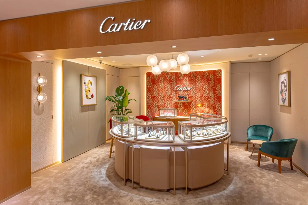 腕時計の名店「COMMON TIME 横浜元町本店」が【カルティエ】のコーナー