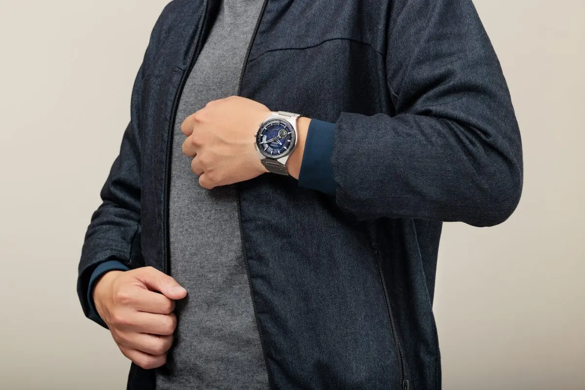 人工衛星から時刻情報を受信する個性派ウオッチが10年ぶりに進化を遂げ