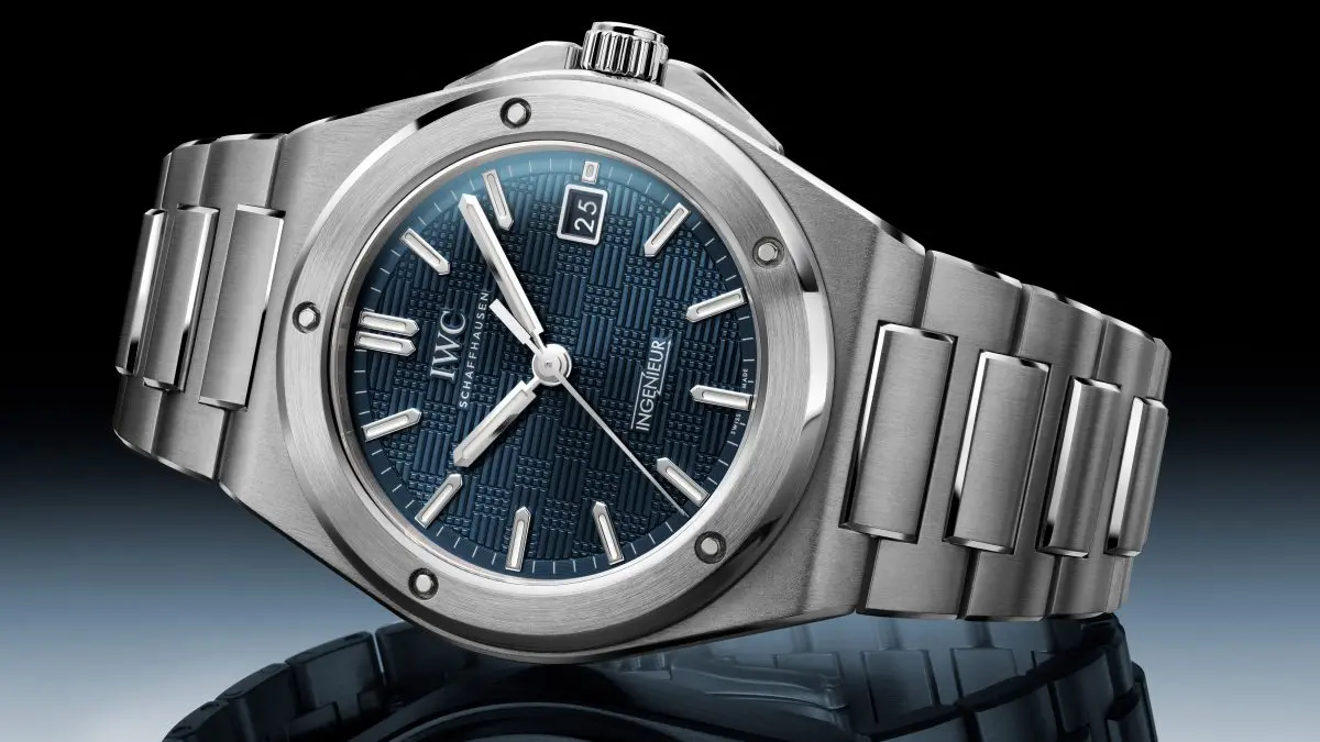 IWC Schaffhausen シャフハウゼン ブルーダイヤル IWCシャフハウゼンがブルー文字盤の「インヂュニア