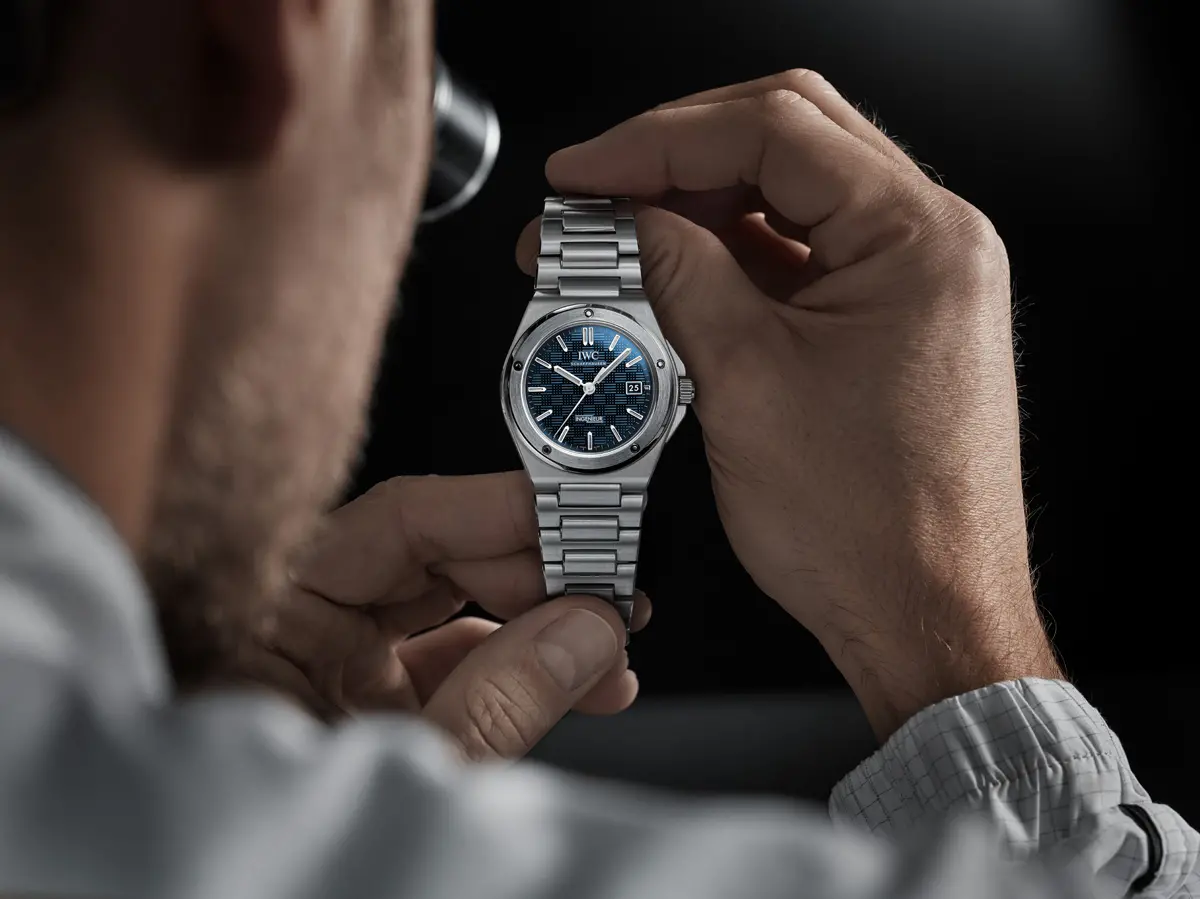 IWC Schaffhausen シャフハウゼン ブルーダイヤル IWCシャフハウゼンがブルー文字盤の「インヂュニア