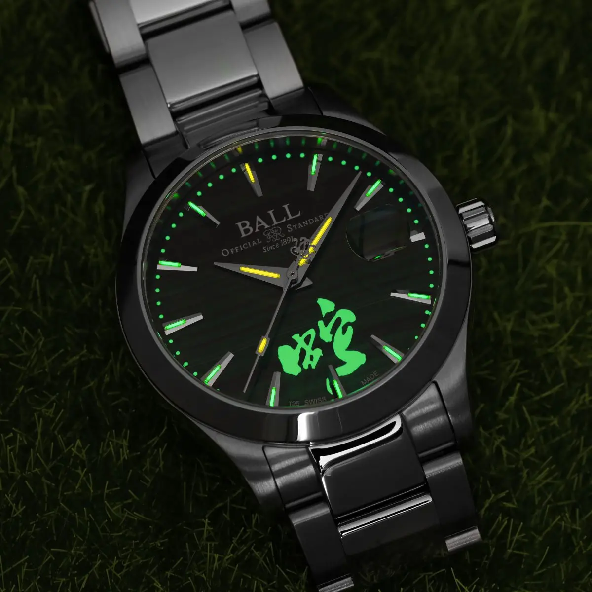 ボール ウォッチ】暗闇で光る“蛇”を天然石マラカイト文字盤に描いた