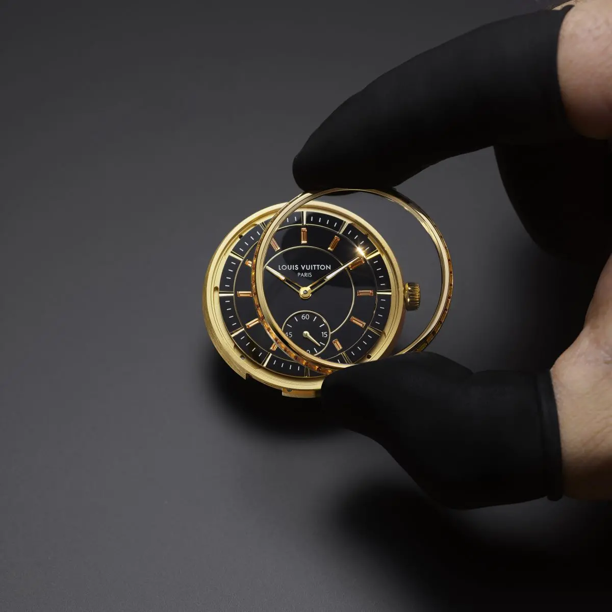 ルイ・ヴィトン】「タンブール」コレクションに2つの“初”が仲間入り