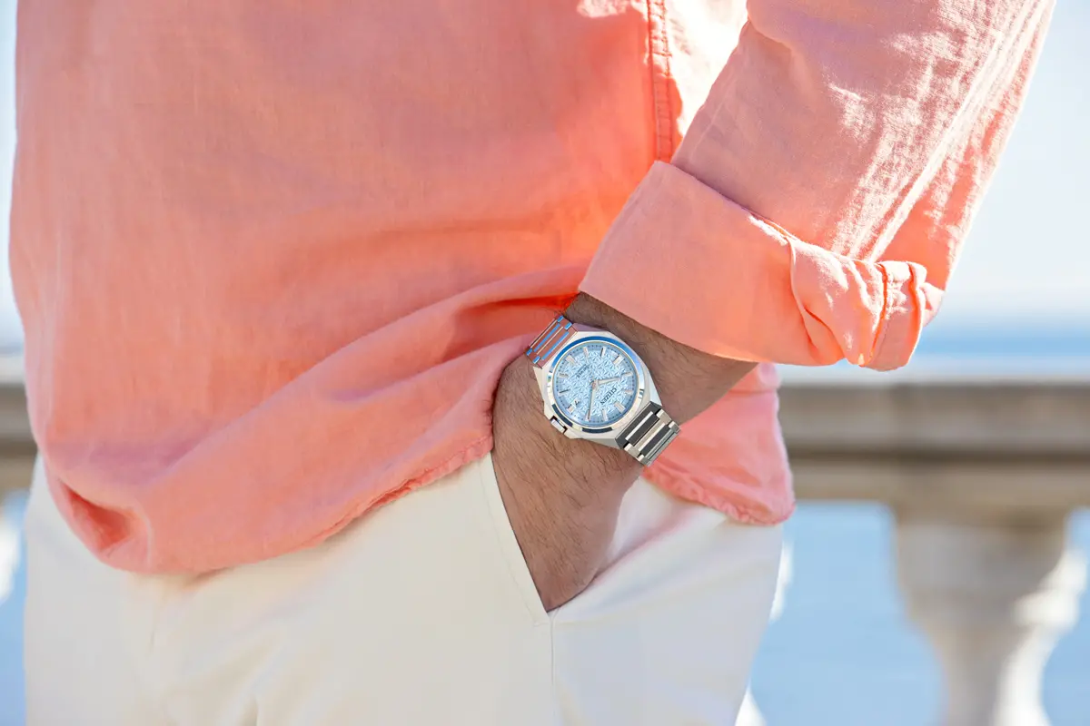 シチズン】世界限定1800本 夏に映えるアイスブルーの文字盤を採用した