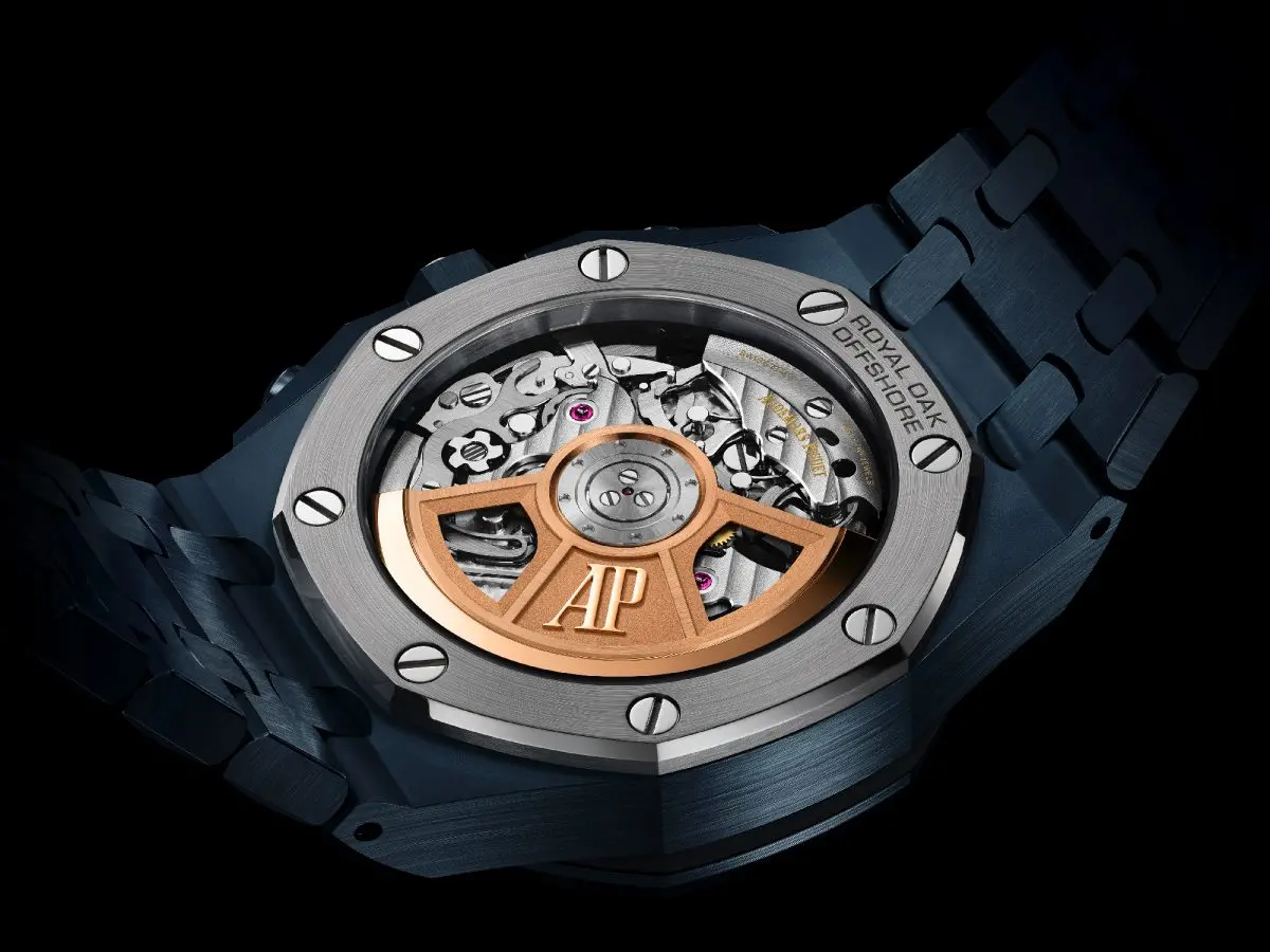 シンボリックカラーをセラミックケースで表現したオーデマ ピゲ渾身の