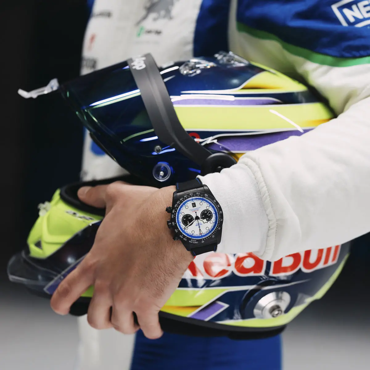 チューダー】Visa Cash App Racing Bulls F1チームのマシンを彷彿