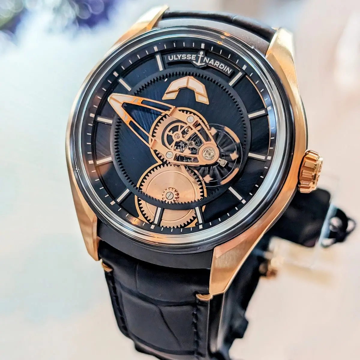 青金”の洗練されたデザインに目を奪われる！ 文字盤も針も持たずに