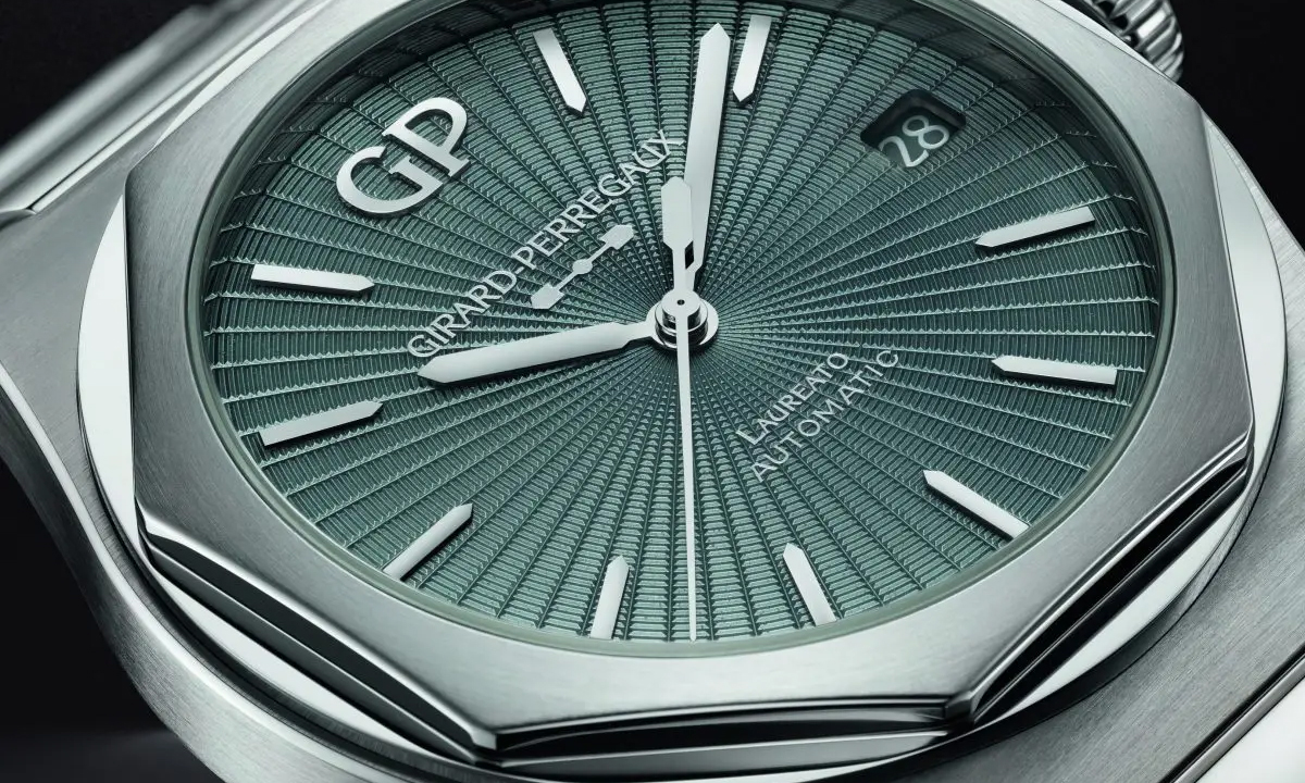 パベル・モルナール　グラス　シルバー　エナメル　ヴィンテージ　アート グレーのグラン・フー エナメル文字盤を備え、色褪せない時を刻む