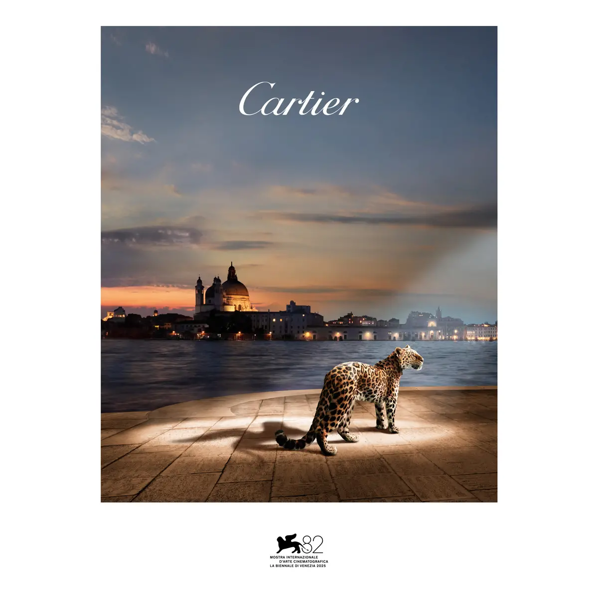 ブレスレット一体型の「タンク フランセーズ」よりMOP文字盤をあしらっ