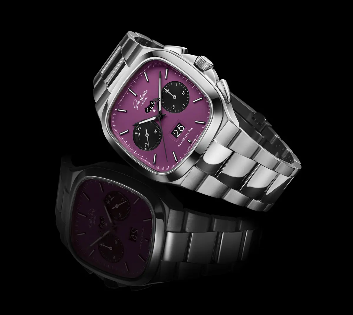 現実とデジタルが交差する未来を描くレトロフューチャーなクロノグラフ