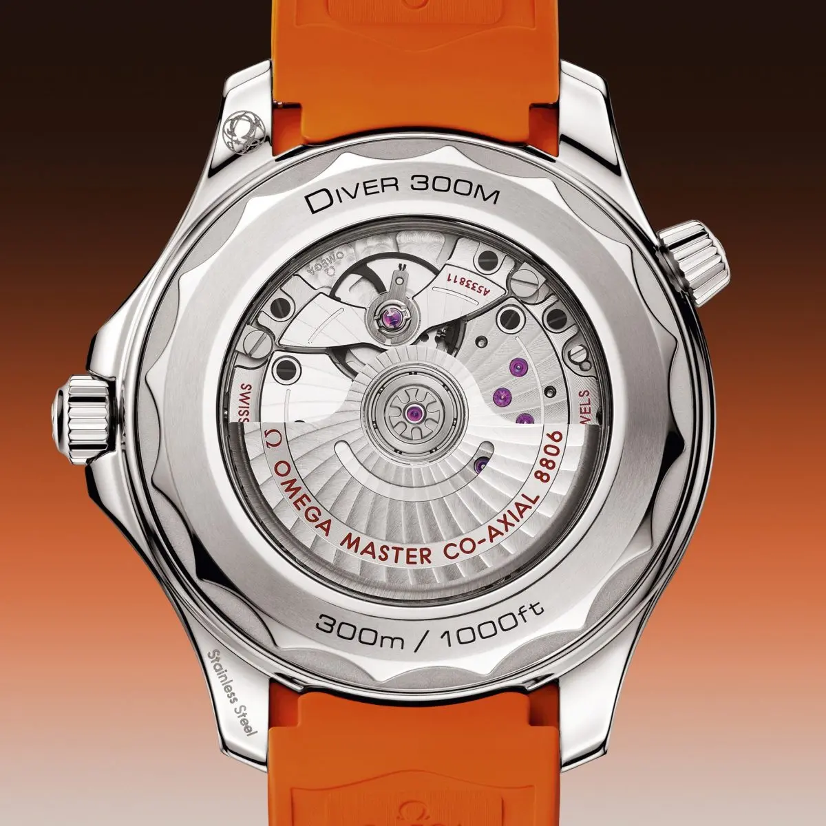 夏に映える“オレンジ”で彩った「シーマスター ダイバー300M」リリース