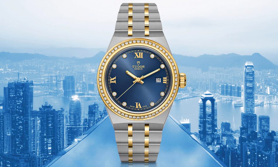 コンパクトな28mm径ケースと美しいブルー文字盤が完璧に調和した