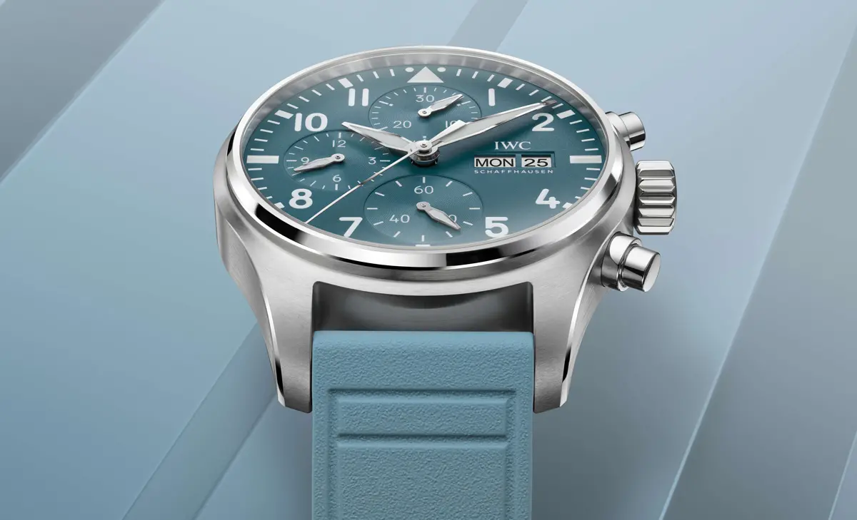 パントンによる新色「IWCトップガン・ミラマー」を採用した