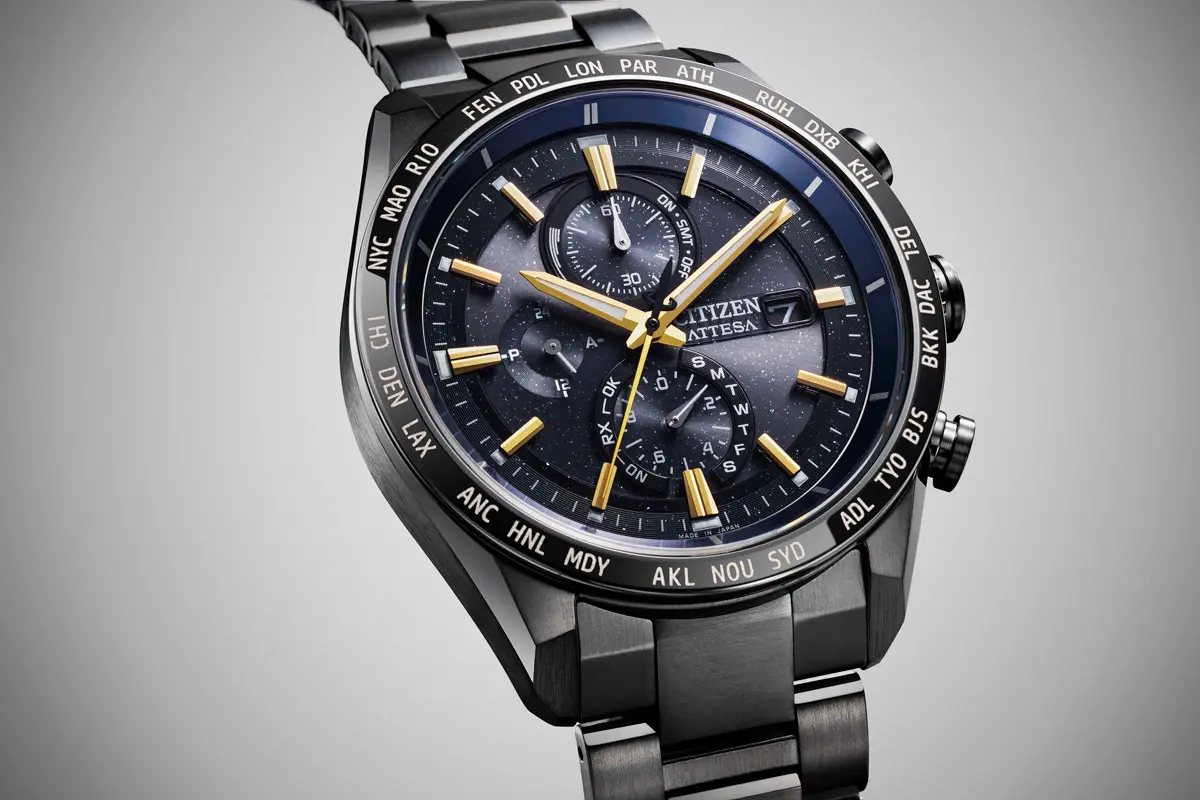 漆黒の宇宙空間を翔けるイエローゴールド色の新型宇宙ステーション補給