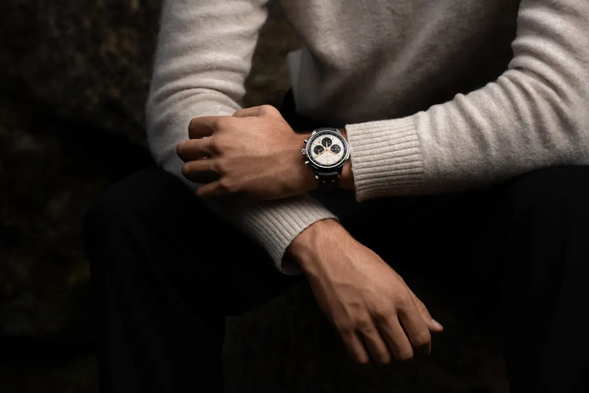 素材の異なる3種類のバンドから選べる ヴィンテージルックの限定クロノ