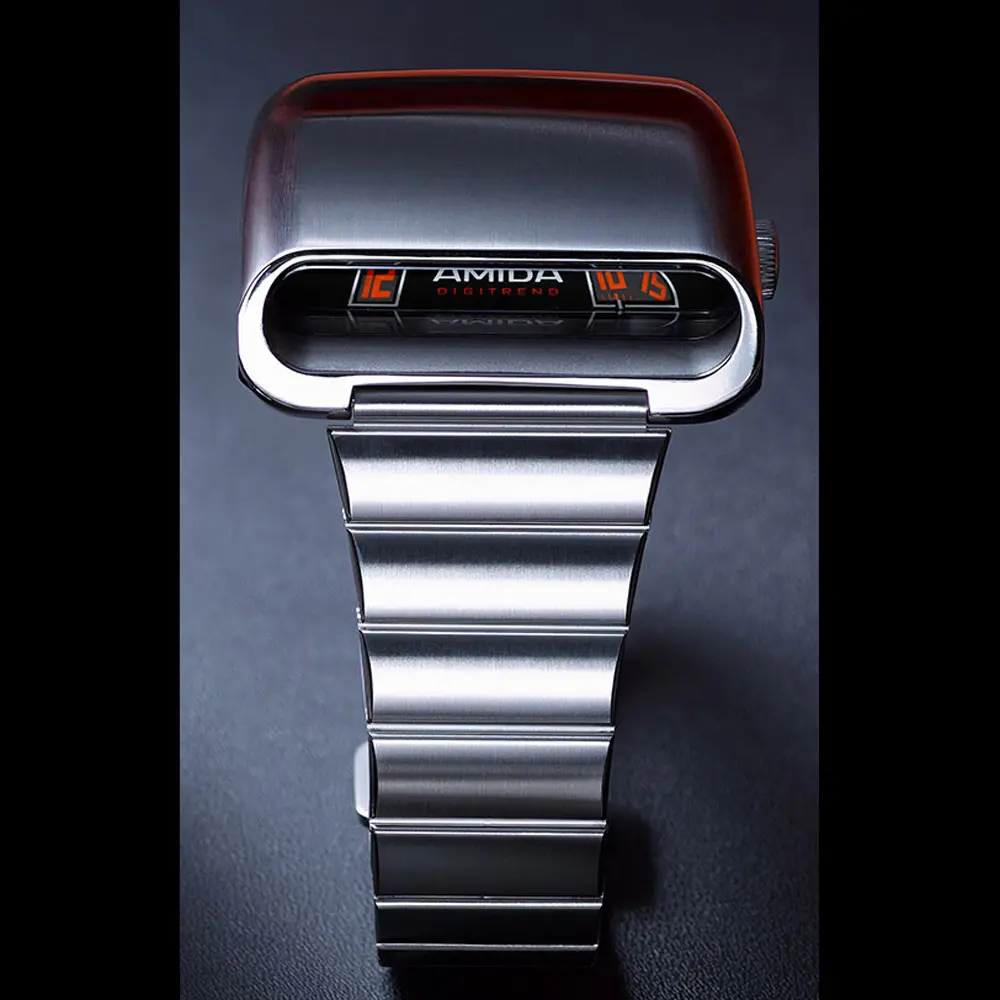 70年代らしいレトロフューチャーなデザインが魅力 デジタル表示の機械