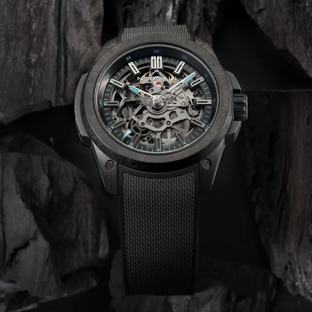 力強さと気品を宿す日本限定の「ワイルドワン スケルトン JP