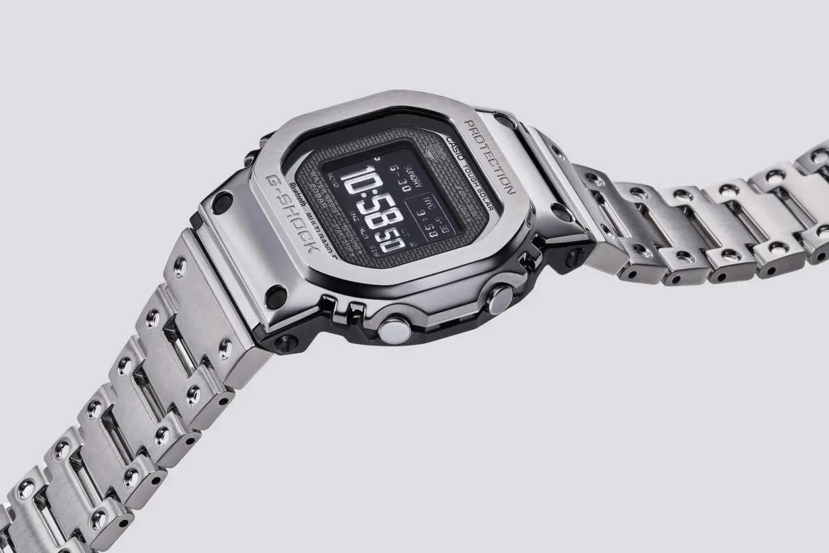 突如現れたフルメタルG-SHOCKの新作「GMW-BZ5000」《開発責任者が語る