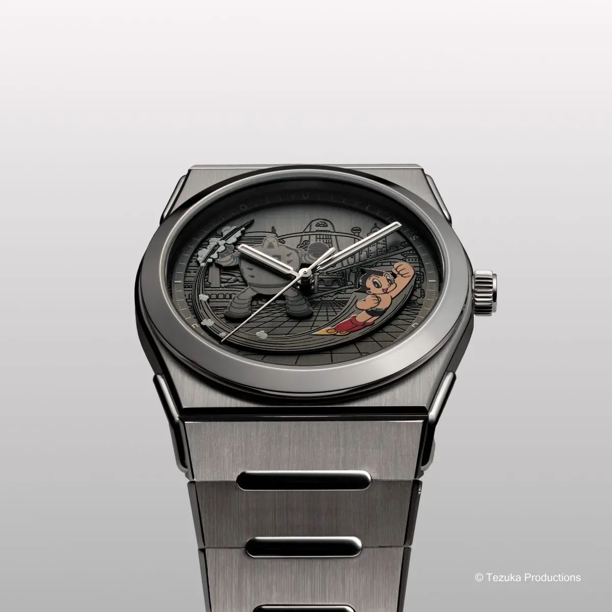 鉄腕アトムが文字盤内を飛び回る!? 希少限定のスポーツウオッチ「2340