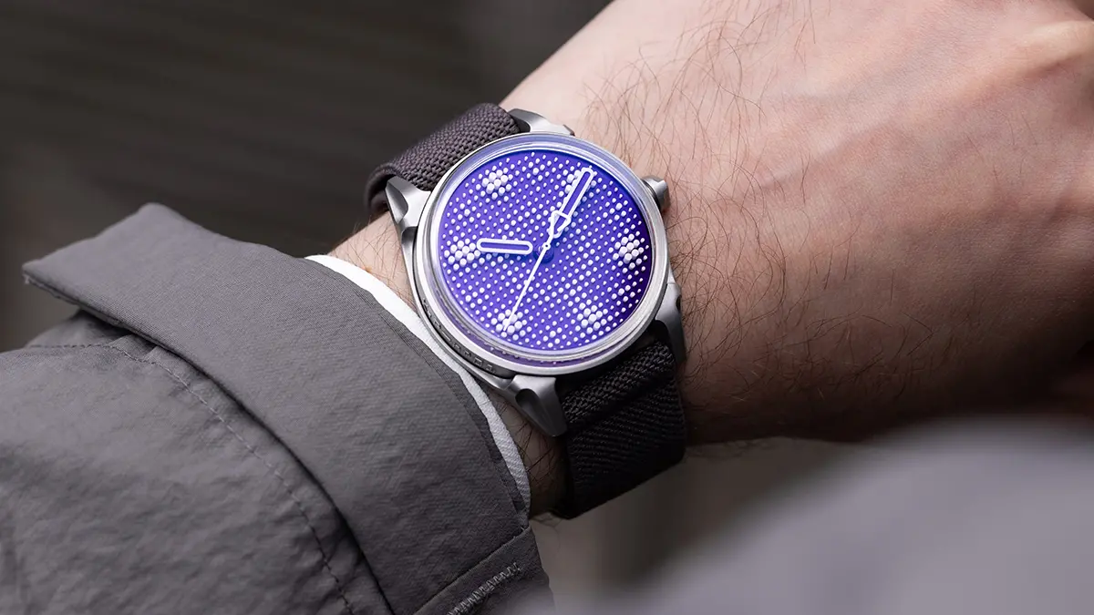 世界で日本だけ!? オンライン販売限定のはずの「コロキウム」腕時計が