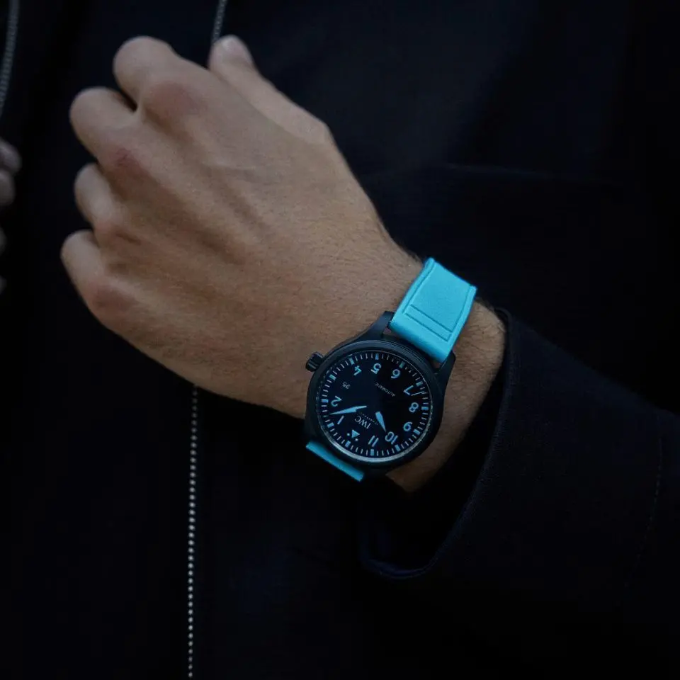 IWC」×F1ドライバー「ジョージ・ラッセル」。象徴的な“ブルー”を纏った